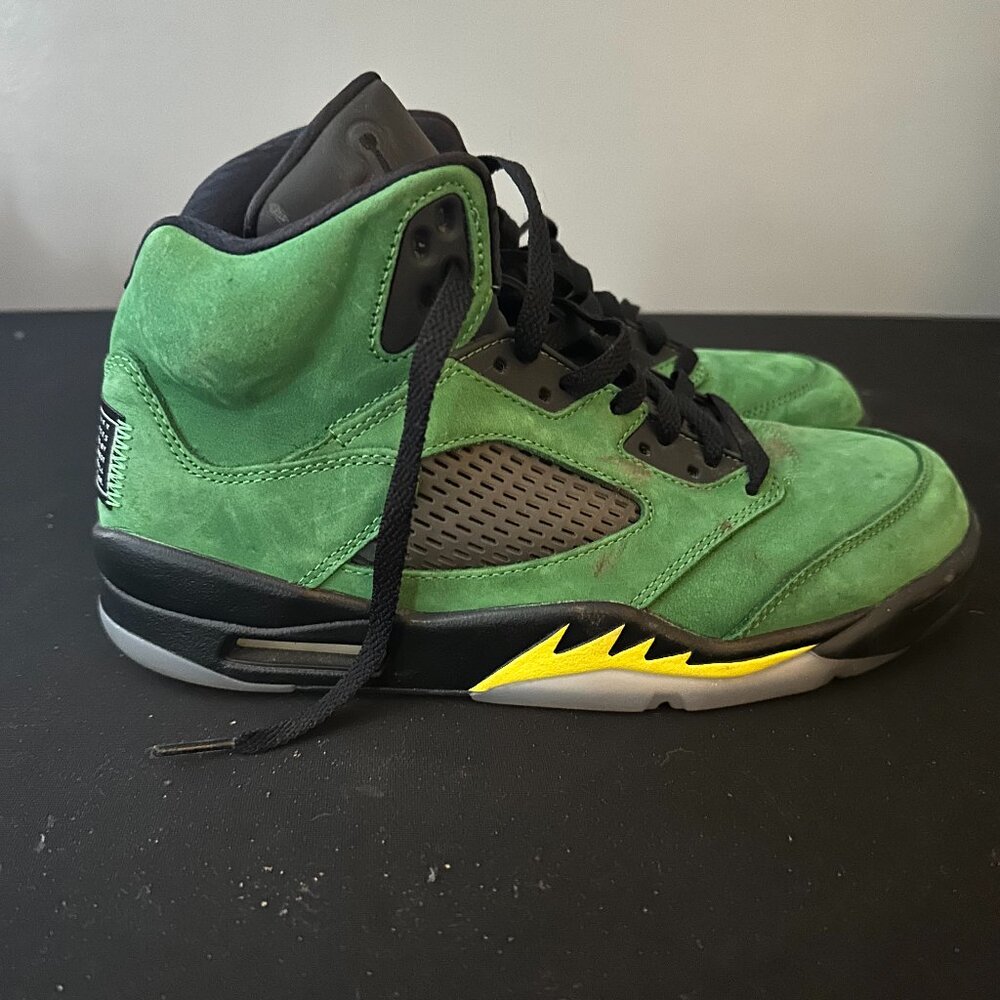 EUC, NIKE Air Jordan 5 Retro SE CK6631-307 Apple Green Black, size men's 8.5
